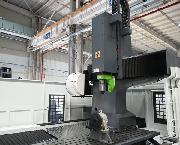 PCB5D單臂橫梁結(jié)構(gòu)引領(lǐng)五軸高效加工新高度